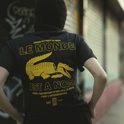 Camiseta Le Monde Est A Nous