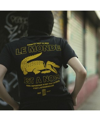 Camiseta Le Monde Est A Nous
