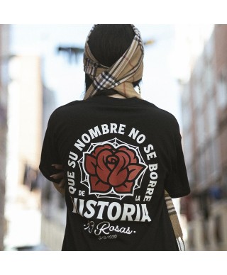 Camiseta 13 Rosas - WE RESIST