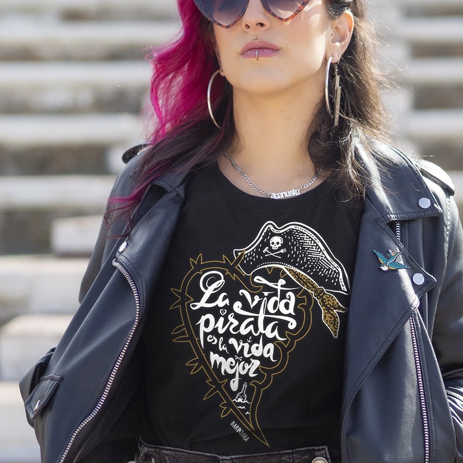 Camiseta vida pirata entallada - Barrioka