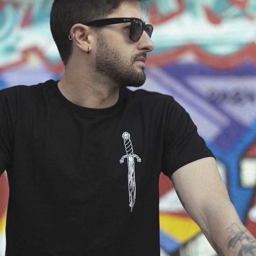 Camiseta Our leaders won´t save us Negra  - FREELIFE