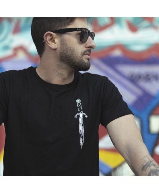 Camiseta Our leaders won´t save us Negra  - FREELIFE