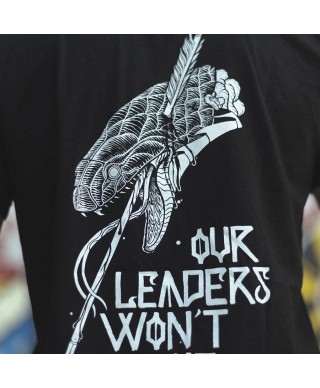 Camiseta Our leaders won´t save us Negra  - Freelife