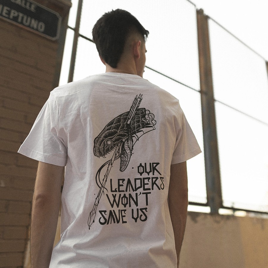 Camiseta Our leaders wont save us - Freelife