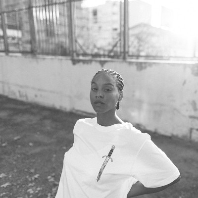 Camiseta Our leaders wont save us - Freelife