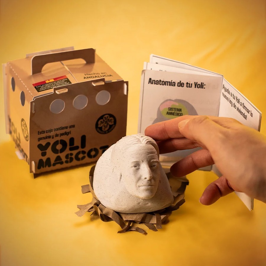 Yoli Mascota - Enemigos de España