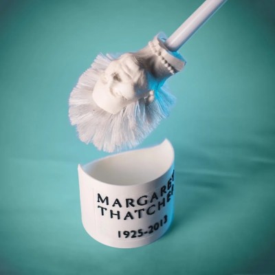 Escobilla Margaret Thatcher - Enemigos de España