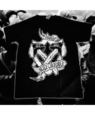 Camiseta Never Surrender Black - Refugees Clothing