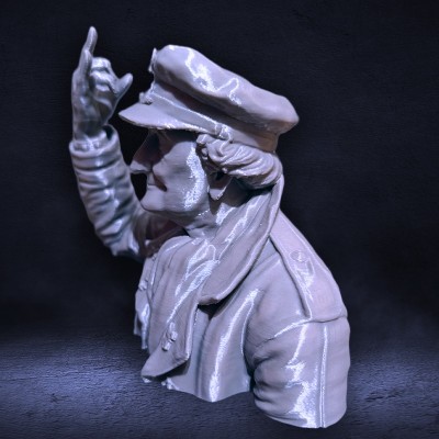 Estatua Abuela Rockera - Vallekas Custom