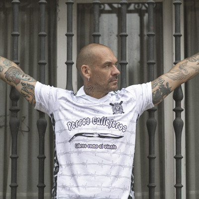 Camiseta Fútbol Blanca Perros Callejeros