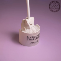 Escobilla Margaret Thatcher - Enemigos de Esp